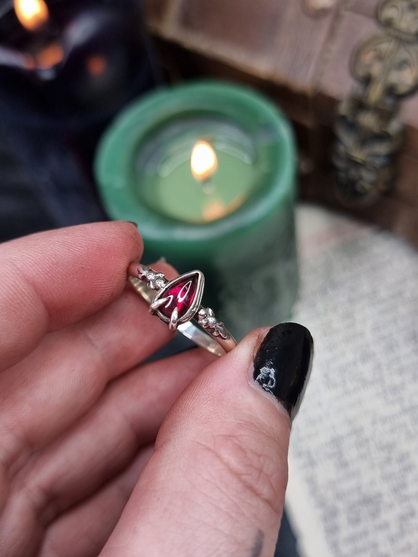 Vampiress Ring UK S 1/2