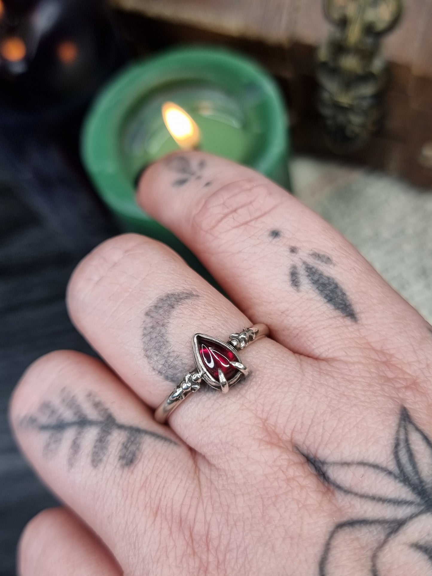 Vampiress Ring UK S 1/2