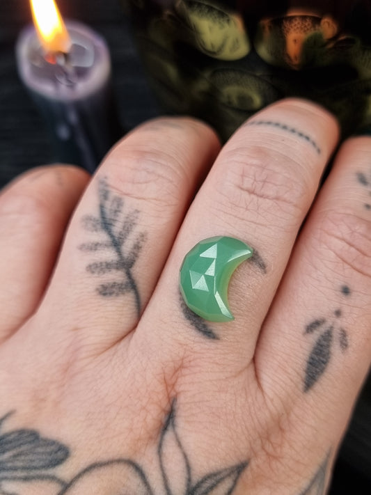 Green Onyx Rose Cut Moon 01 PYP