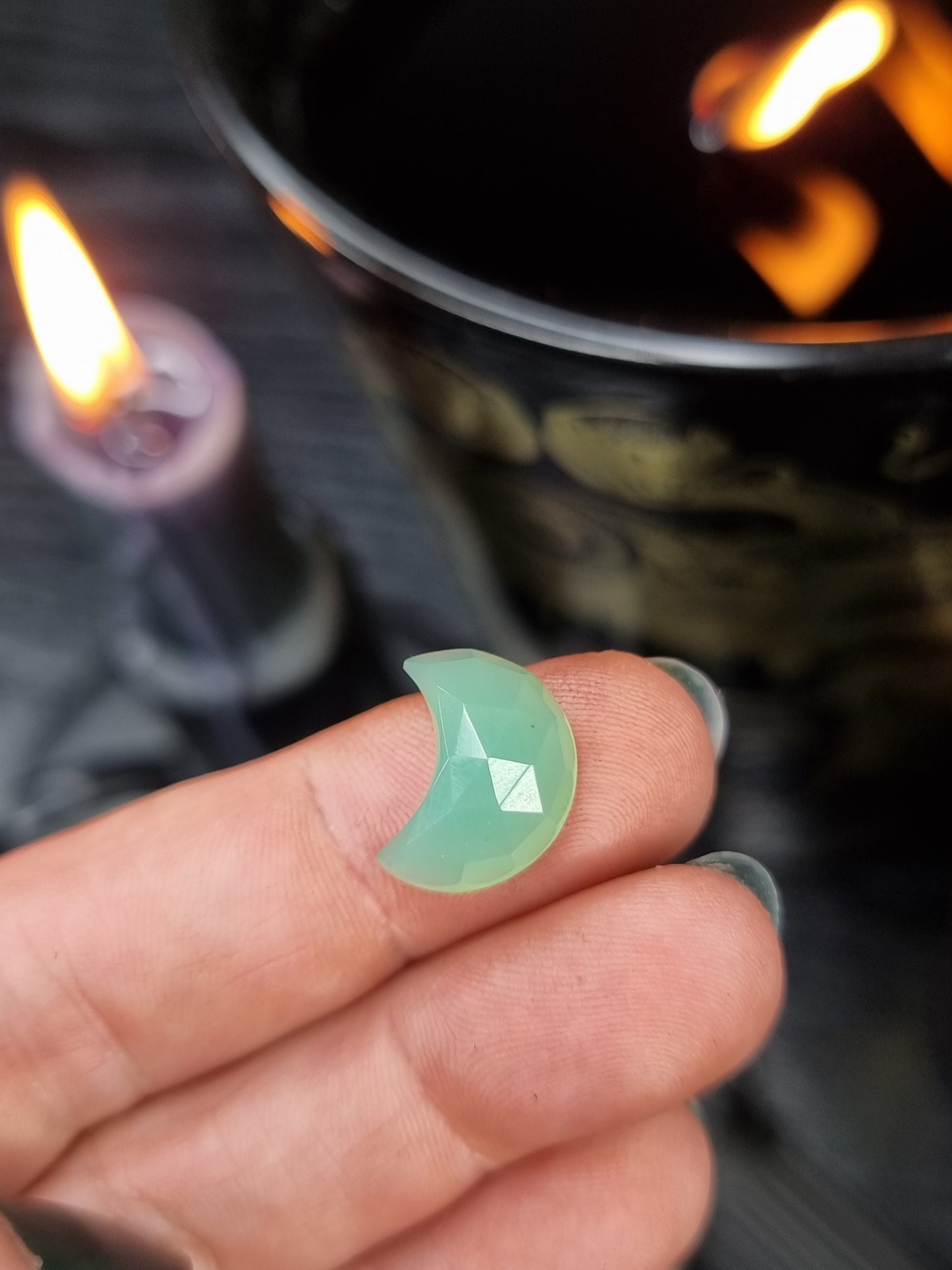 Green Onyx Rose Cut Moon 02 PYP