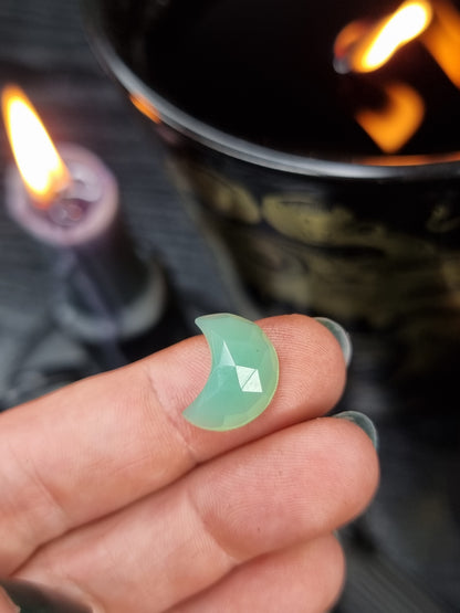 Green Onyx Rose Cut Moon 02 PYP