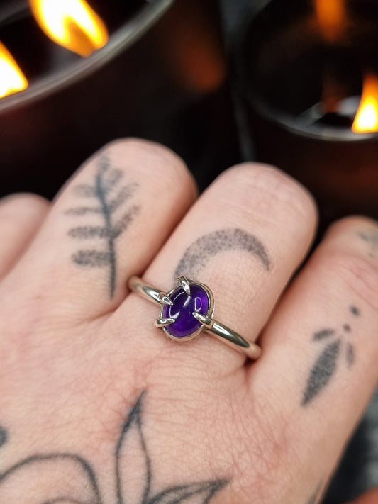 Amethyst Clawed Ring (UK Y)